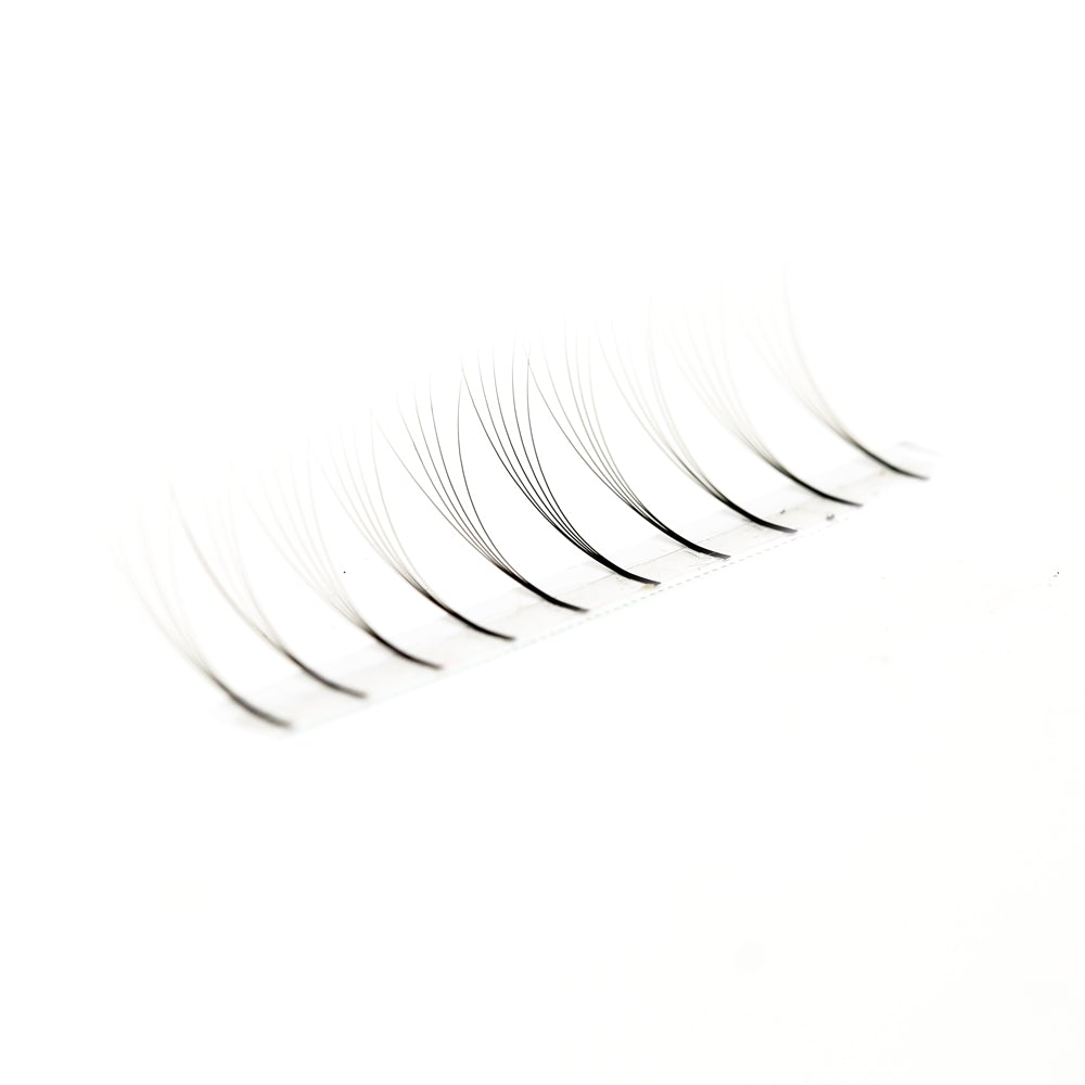 Makeup Artist false lashes